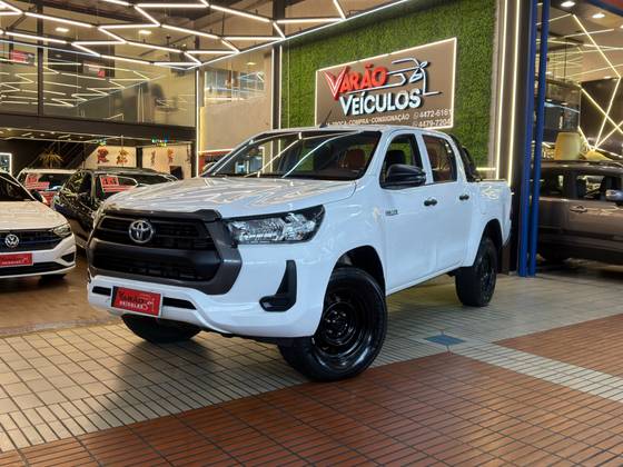 TOYOTA HILUX 2.8 D-4D TURBO DIESEL CD GR-S 4X4 AUTOMÁTICO TOYOTA HILUX 2.8 D-4D TURBO DIESEL CD GR-S 4X4 AUTOMÁTICO